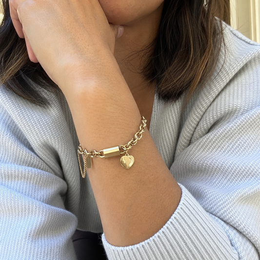 Pulsera Gruesa de Corazón Oro